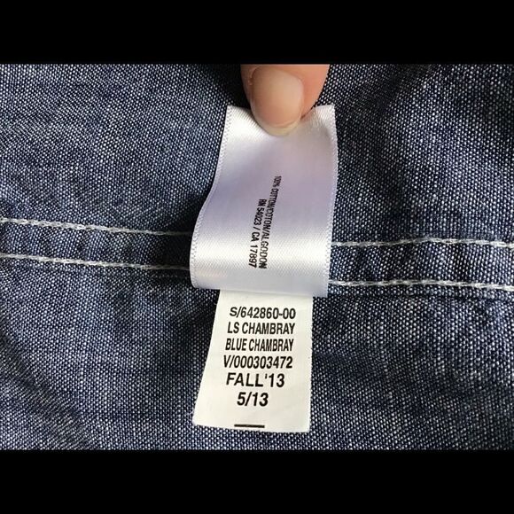 Old Navy LS Chambray Button Up Long Sleeve Shirt - Picture 3 of 6